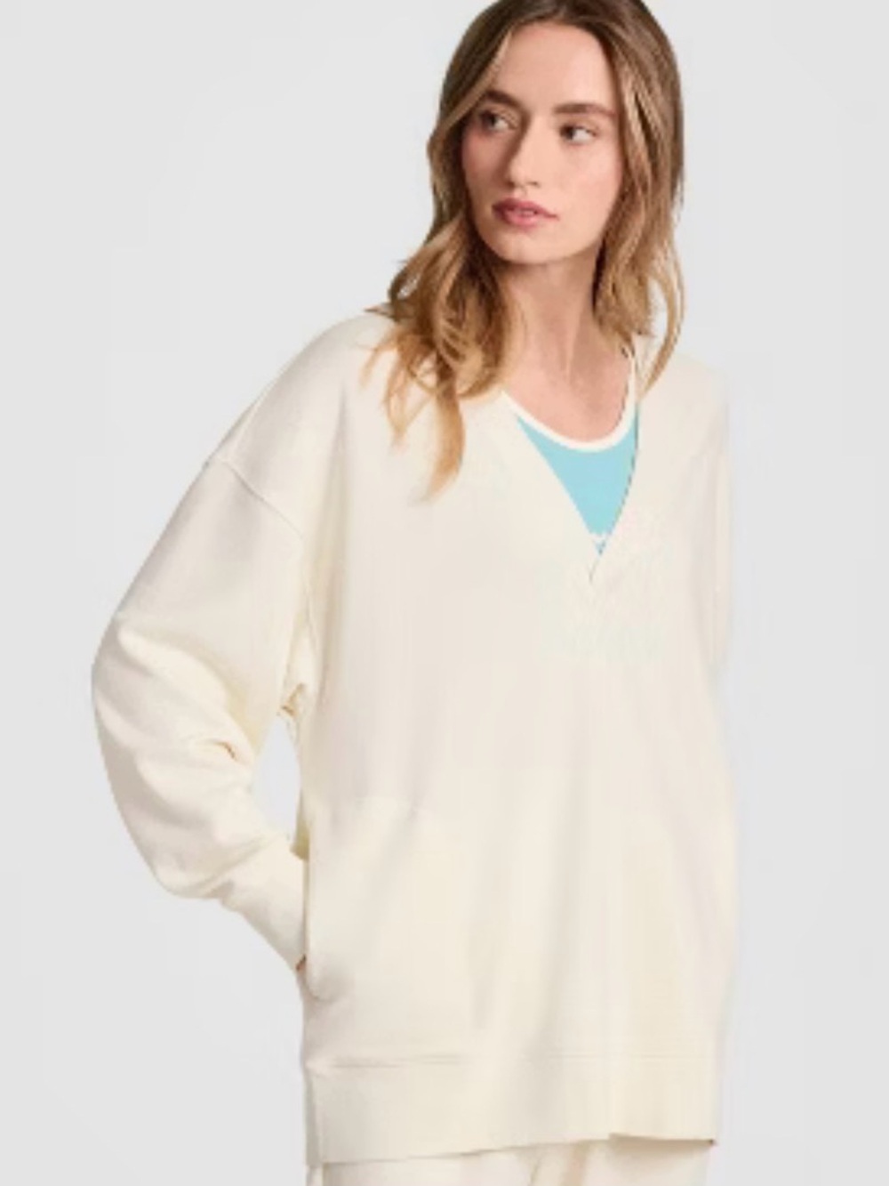 🌺NEW CHAMPION IVORY V- NECK OVERSIZE SWEATSHIRT SIZE X-SMALL🌺